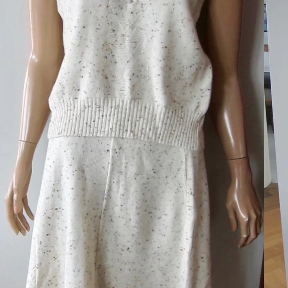 Beautiful 70’s Vintage Italian Confetti Wool Blend Sweater, Tank and skirt - Picture 4 of 10
